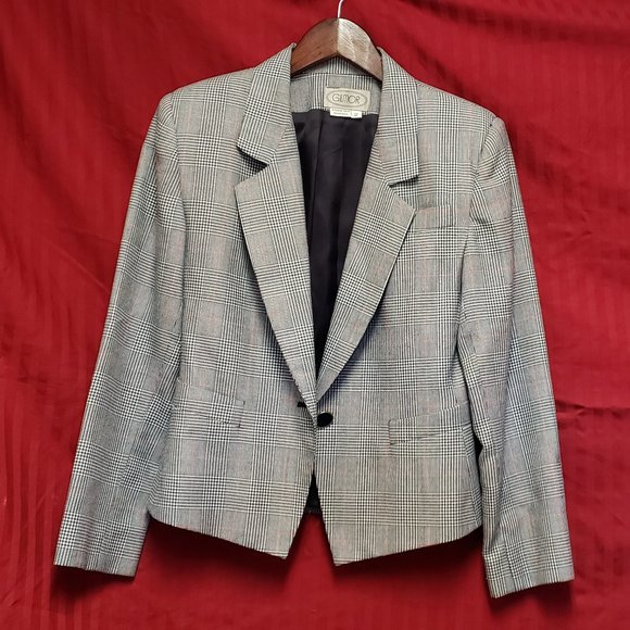 Size 2 Plaid pattern Business Suit Jacket with complimentary matching skirt. - Picture 2 of 10